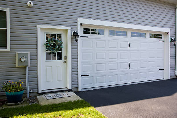 24/7 Emergency Garage Door Panel Replacement experts in Cedar Grove, FL
